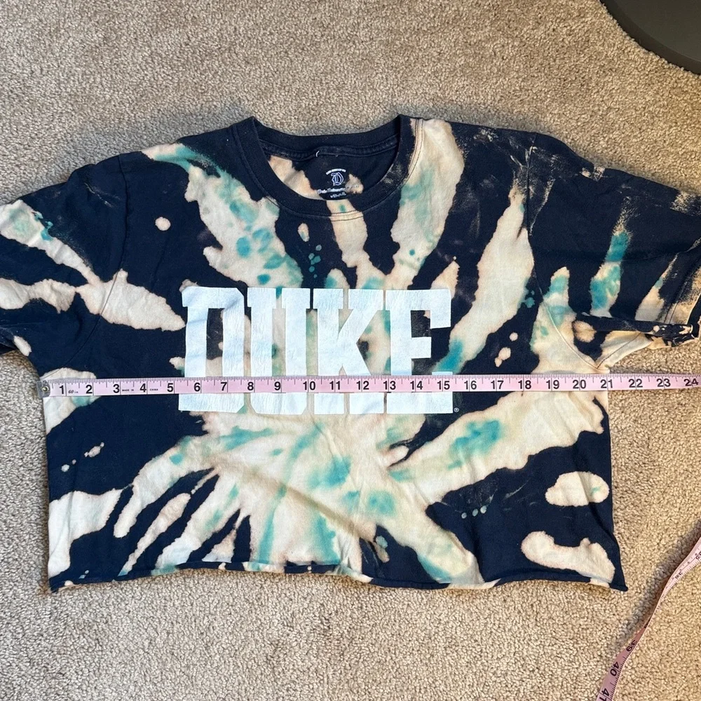 Duke University Stores Navy & Cream Tie Dye “DUKE” Cropped T-Shirt. Size Medium - Picture 4 of 7